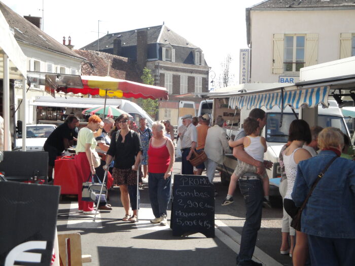 Marché d'Ervy-le-Châtel Mairie Ervy