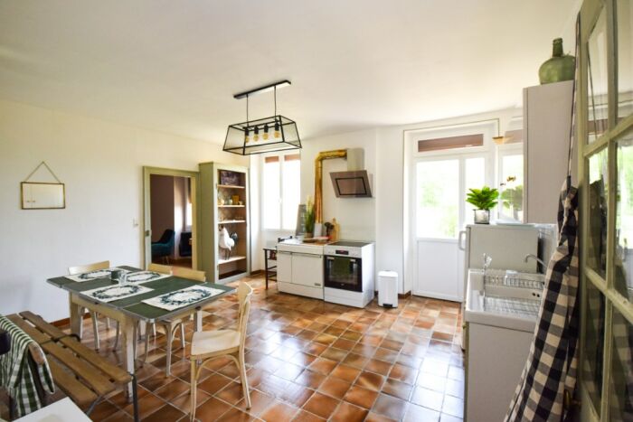 Chez la grand-mère Maria.jpg Chez la grand-mère Maria