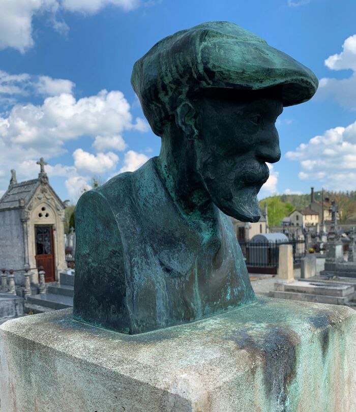 Cimetière Essoyes - Buste Renoir.jpg © L. Gaulon