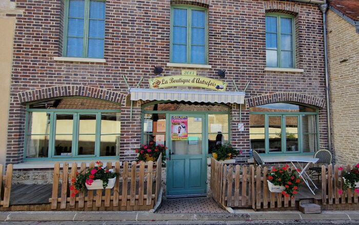 La Boutique d'Autrefois.jpg La Boutique d'Autrefois