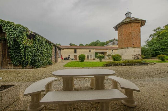 table extérieure © Gîtes de France Aube.jpg © Gîtes de France Aube