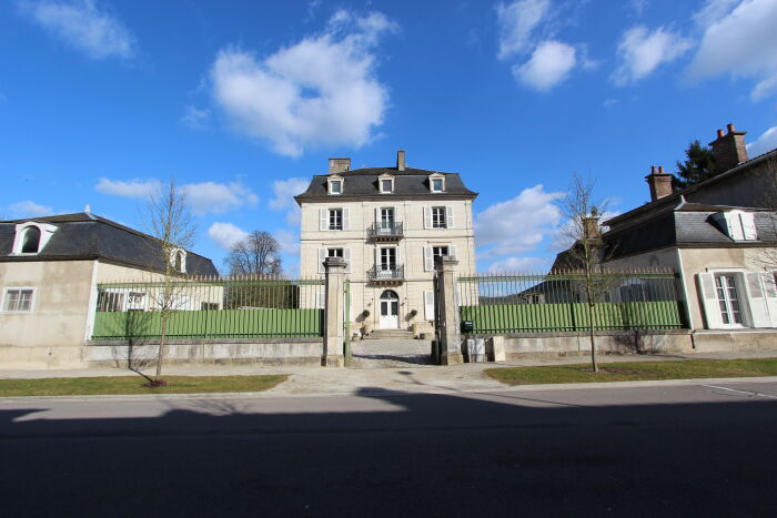 Au petit château.jpg Au petit château