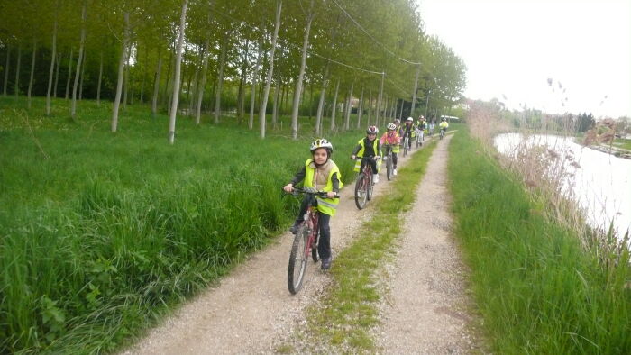 Vélo-voie au début du printemps.JPG Gîte Loisirs Méry