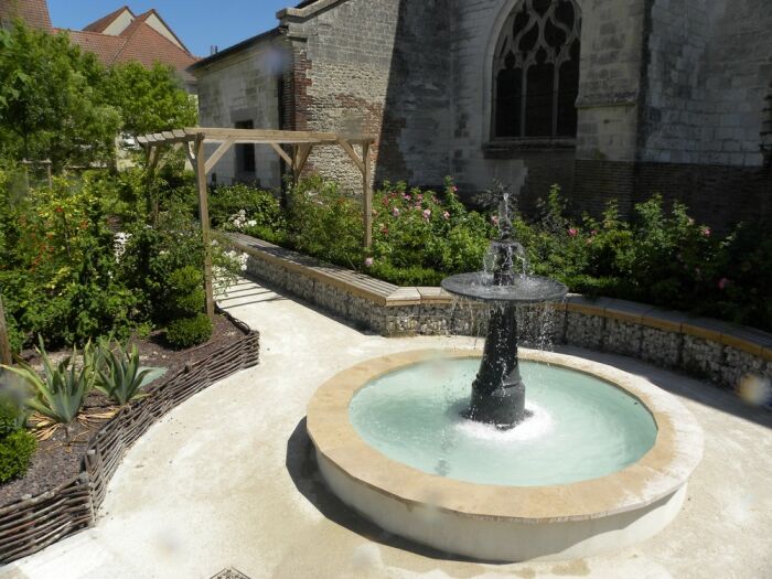 Jardin de l'église St André.JPG ©TLCT