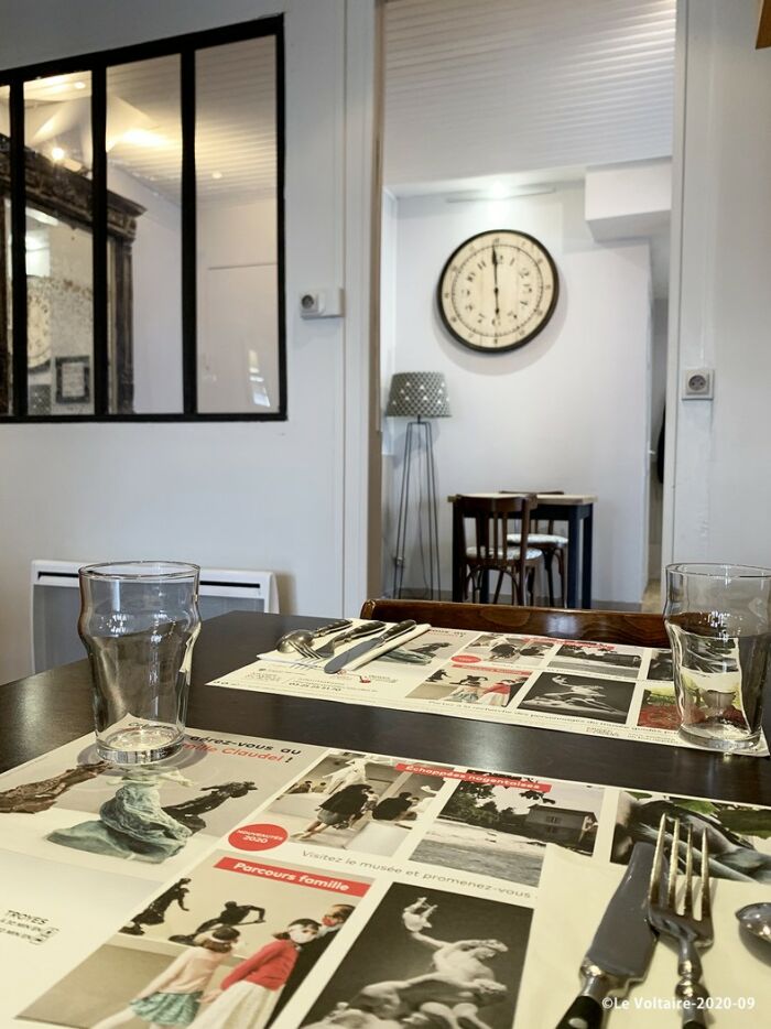 03-TABLE.jpg ©Le Voltaire Troyes