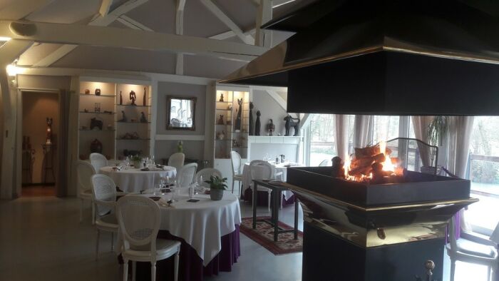 Salle feu central.jpg Auberge de Ste Maure