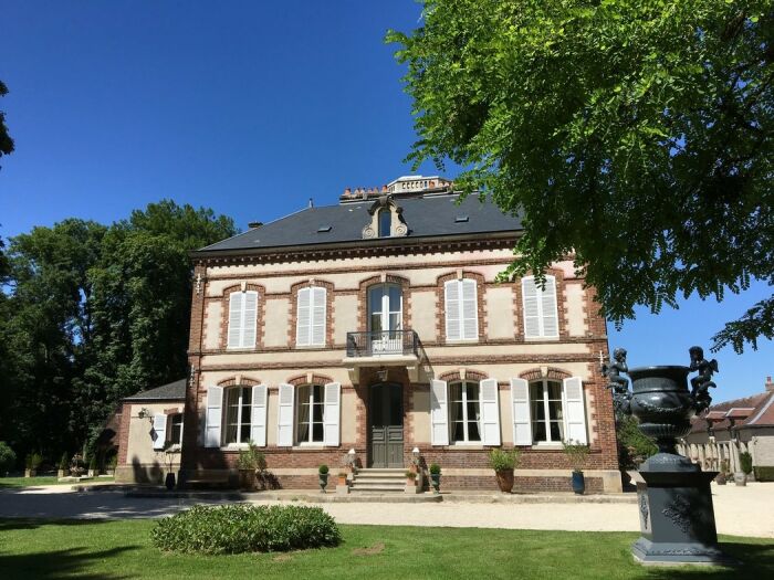 Château montabert.JPG ©Château de Montabert