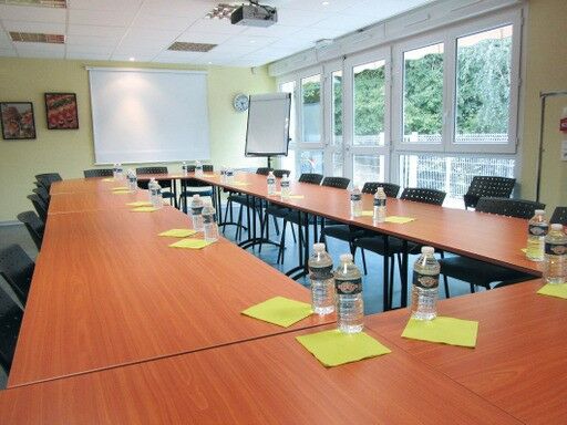 SALLE DE REUNION.jpg Cafétéria la Fontaine - Apei Aube
