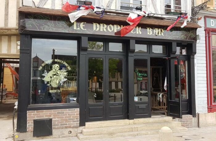 Devanture.jpg ©Le Dropkick Bar